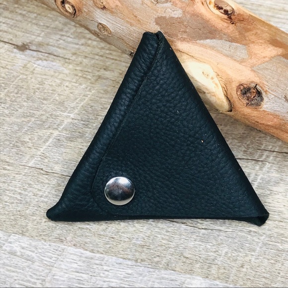 coin pouch triangle pebbled black oil tanned leather-water and scratch resistant - Picture 2 of 5